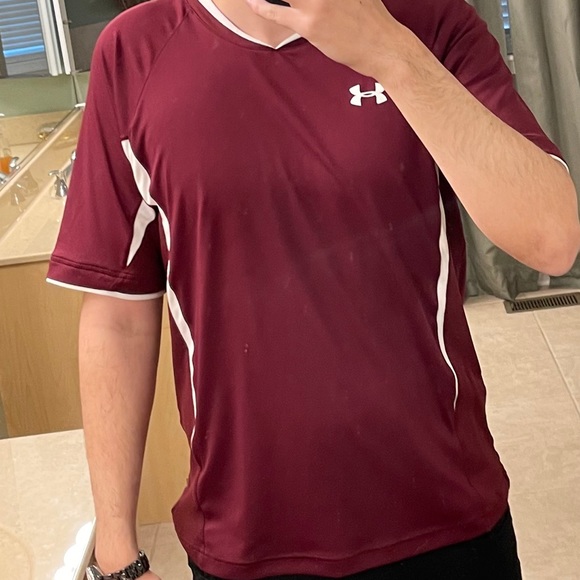 Underarmour exercise shirt - Picture 4 of 4